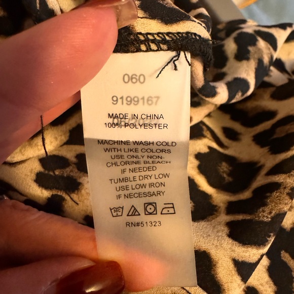 Vince Camuto animal print blouse (size: M) - Picture 4 of 4